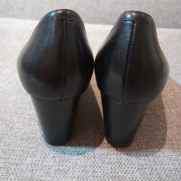 Cole Haan wedge size 8.5 color black - Picture 4 of 8